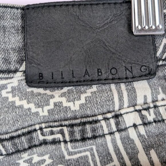 Billabong Aztec Lite Hearted Shorts - Picture 5 of 7